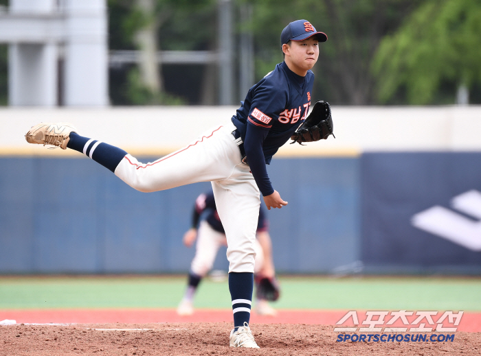  Seongnam High School ace Oh Hoon-taek's confident pitching