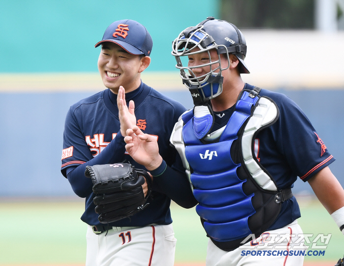  Seongnam High School's ace, Oh Hoon-taek, did a good job