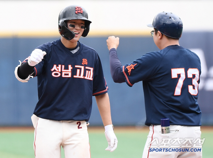  Seongnam High School's two-run timely hit that turned the game around