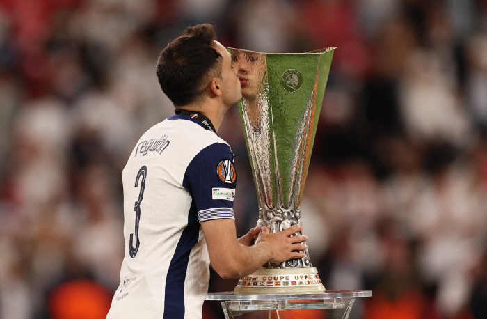 Ronaldo, I miss you. Real-made special fullback, FA as of the 1st of next month after the end of Tottenham's five-year career