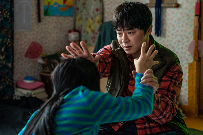 Cho Jung-seok Leads Summer Comedy ‘My Daughter is a Zombie’