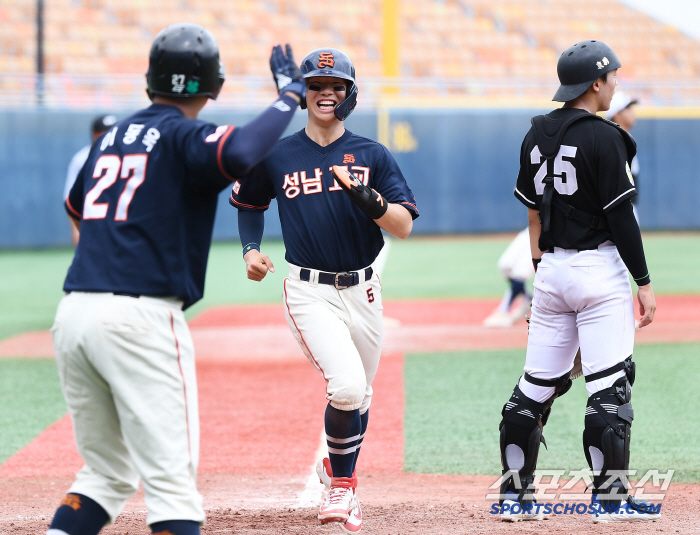 Seongnam High School, a favorite to win the 7th Big Inning, beat Ansan Technical High School and won the game again...a complete victory at Busan Technical High School