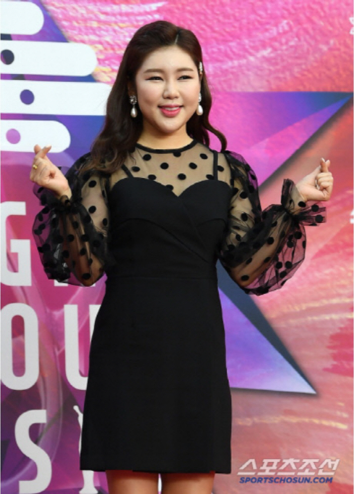 Song Ga-in Misses Live Radio Due to Health Issues...Kim Na-hee as a substitute (Jeong-hee)