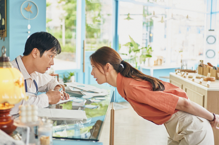 A combination of trust and victory...Im Yoon-ah, director of Exit, the devil is back