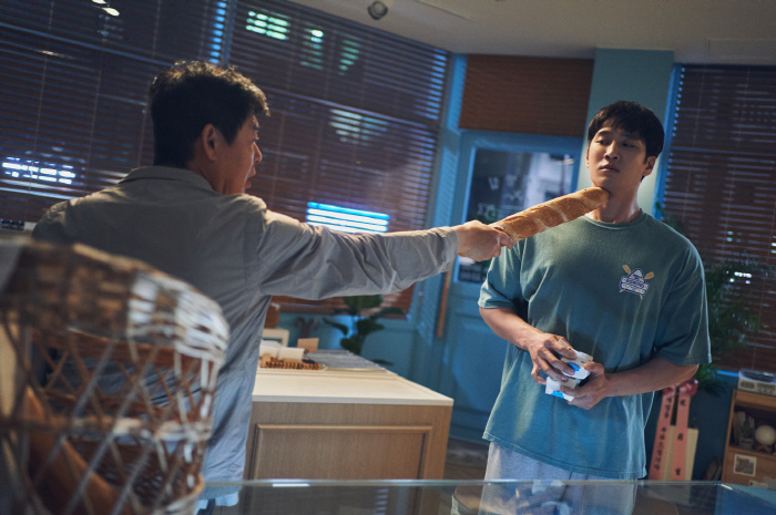 A combination of trust and victory...Im Yoon-ah, director of Exit, the devil is back
