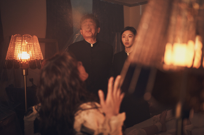 A combination of trust and victory...Im Yoon-ah, director of Exit, the devil is back