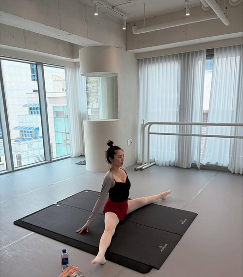 Even after the postpartum diet storm with hand rubs and acne..I'm trying to take care of my body with ballet