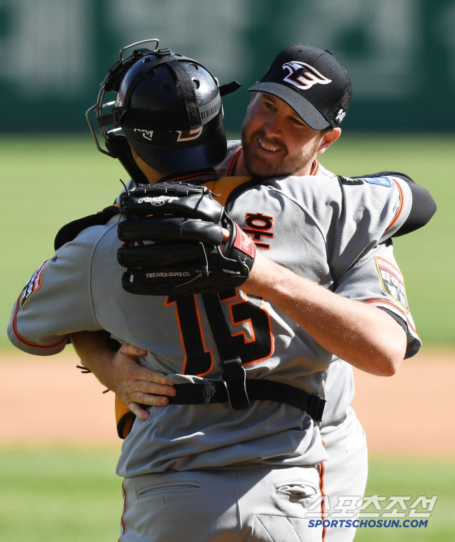 Hanwha's No. 1 Run → What is the influence of God Fonce? He beat the team's all-time No. 1 in the first half of the year…Shockwave beyond imagination. 