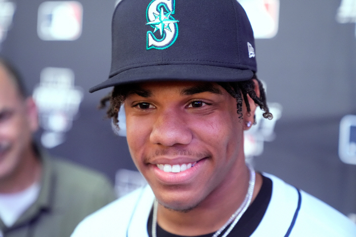 Hard-to-name Switch Pitcher Picks Futures All-Star, Only Single-A Pitcher, 99 miles right and 95 miles left