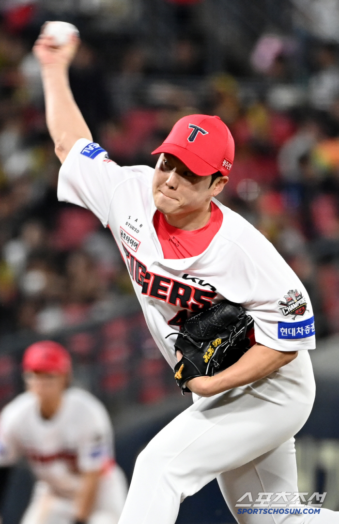I can see the 3rd place! Lotte 0.5G's fierce chase KIA's 3rd consecutive win...Ko Jong-wook did it again. 