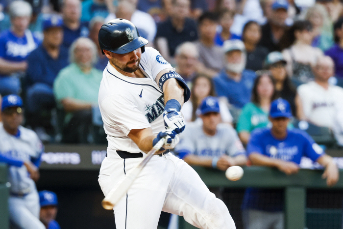 I even covered up my colleague's historic home run! No. 33 Raleigh breaks AL's record for single lead in three cars