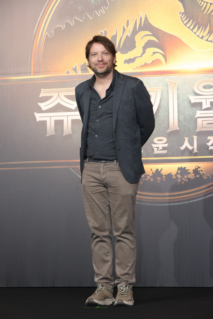 Jurassic World 4 Director Garrett Edwards ♥ My girlfriend is a Black Pink fan, and the two of us went to see a performance in LA