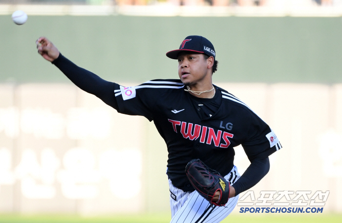 Keep the 2nd place and go over the 1st place. LG, Lotte chase 3 to 2, shake off. Austin has 20 home runs for 3 consecutive years and Kim Jin-sung has 20 holds for 3 consecutive years 