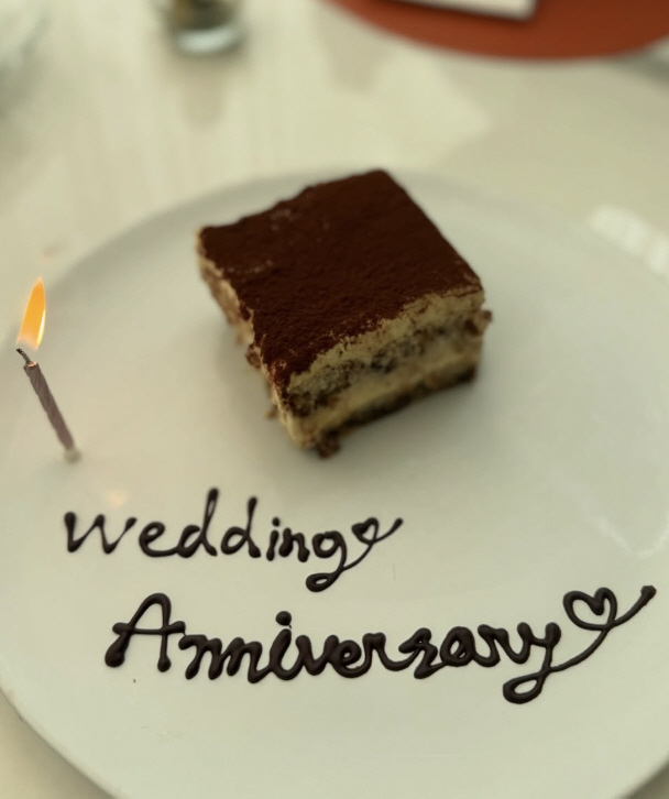 Ki Sung-yueng, who is 8 years younger, now I look older than Han Hye-jin ♥..a celebration of one's 12th wedding anniversary