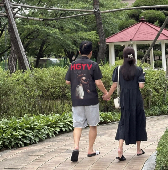 Kim Jun-ho ♥ Kim Jimin, hold tightly to the paparazzi shot hand captured before the wedding♡