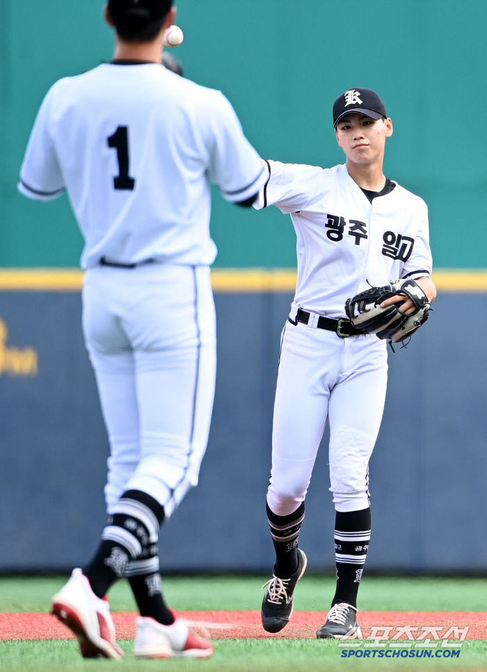 Kim Sung-joon of Gwangju Il High School Joins Texas, Cheongryonggi Will Korea's Ohtani Dream Come True 