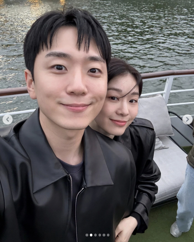 Kim Yu-na ♥ Go Woo-rim transforms into a 'crazy couple' in Paris...Sweet selfies will be released