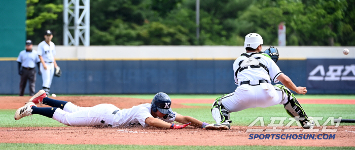 KKKKKKK left-hander ace Cho Won-woo's scoreless throw in five innings, led him to his first win in the cold game of Cheongryonggi, Gyeongnam High School