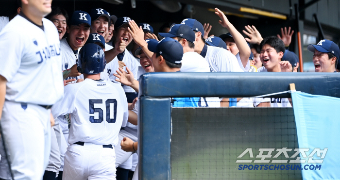 KKKKKKK left-hander ace Cho Won-woo's scoreless throw in five innings, led him to his first win in the cold game of Cheongryonggi, Gyeongnam High School