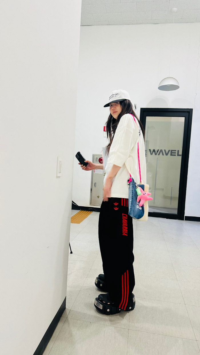 Ko Hyun-jung's everyday outfit is stylish, and her charming expression is lovely