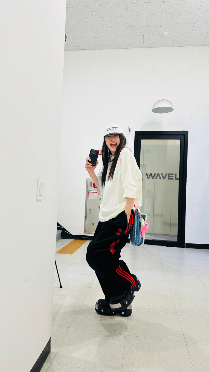 Ko Hyun-jung's everyday outfit is stylish, and her charming expression is lovely