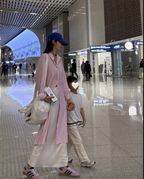 Lim Chang-jung ♥ Seo White leaves Korea with only the youngest..The first day of July, holding hands at the airport