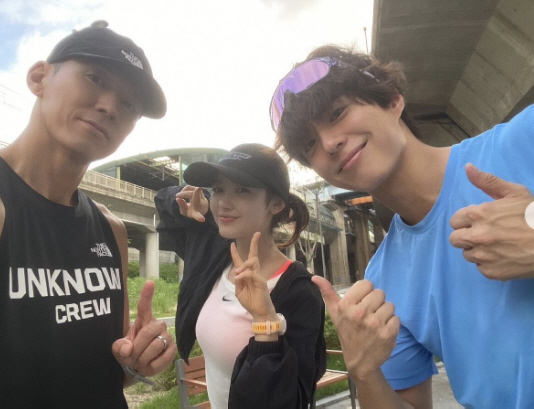 New Jeans Daniel Unexpected Latest Amid Suspension of Activities Park Bo-gum, Sean, and Dawn Running Crew