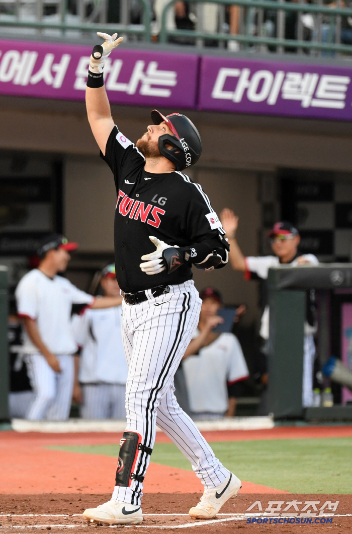 Ohtani's batting speed is 183 kilometers. As expected, LG's son Austin achieved 20 home runs for the first time in three consecutive years (on site in Busan)