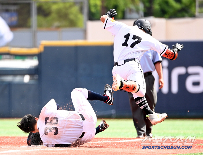  Cho Woo-jin, Si-yul, dizzying first base clash