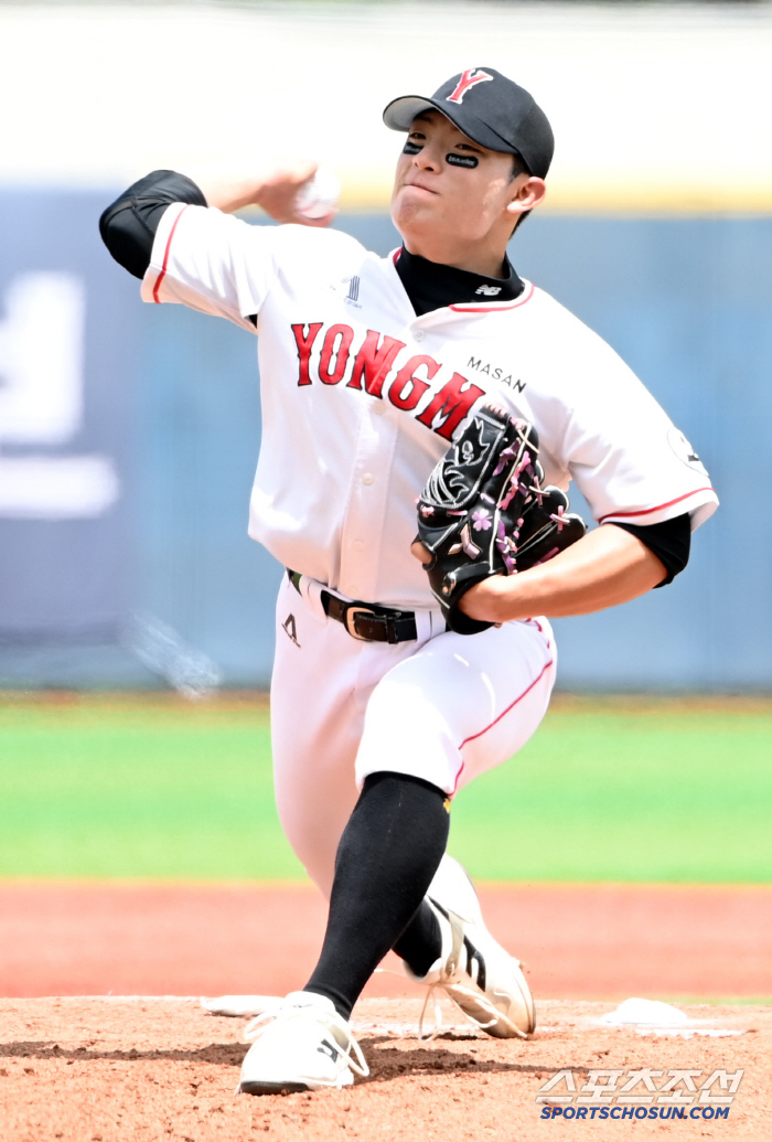  Choi Yeon-soo of Masan Yongmago who is struggling