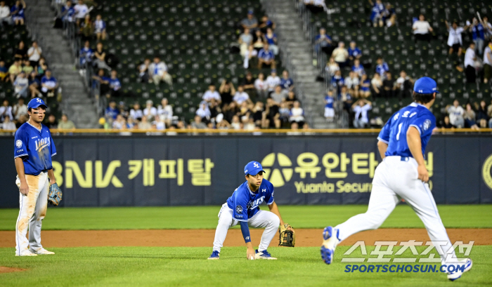  Confused Samsung infield, why didn't anyone catch it?