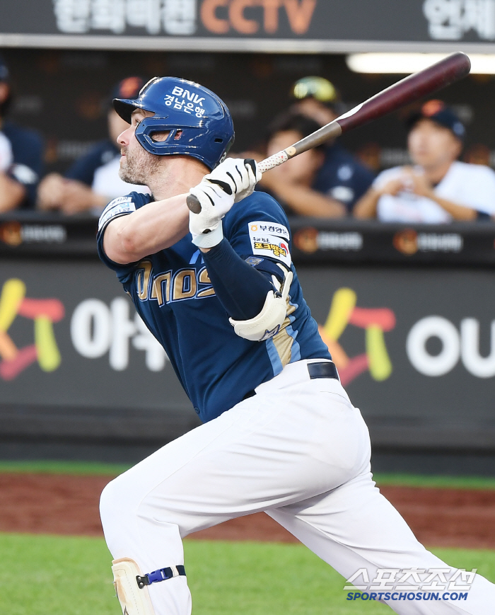  Davidson hits a timely RBI single