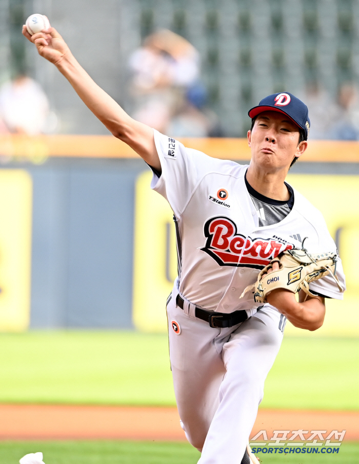 Doosan starter Choi Min-seok's hard throw