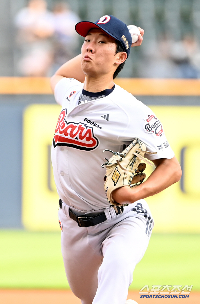  Doosan starter Choi Min-seok's hard throw