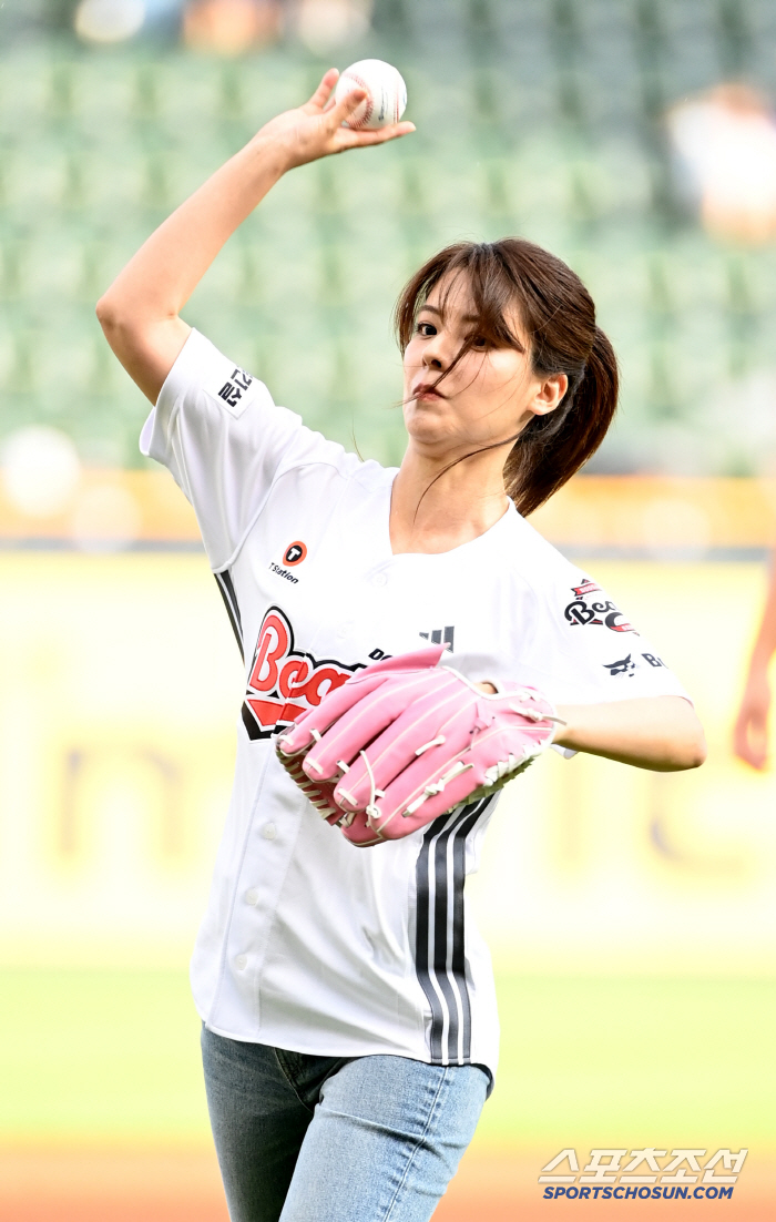 Fujii Mina, let's go for a strike