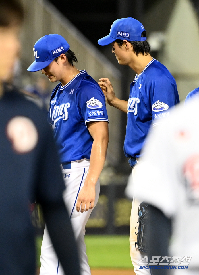  Ho-Sung Lee is encouraged by Koo Ja-wook