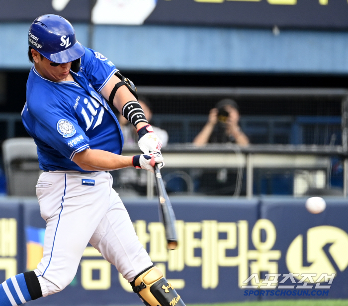  Kang Min-ho's preemptive two-run shot explodes