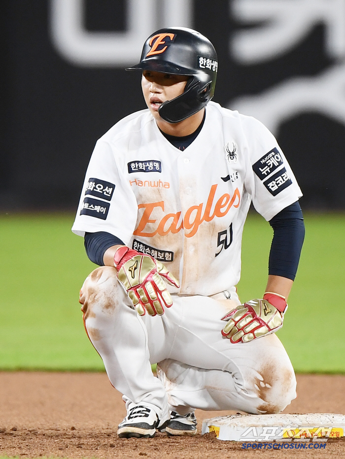  Lee Won-seok, runners on 12th base with no outs