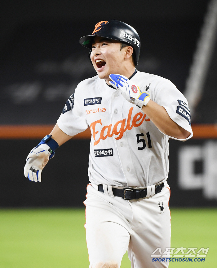  Moon Hyun-bin, the RBI sacrifice bunt that turned the game around