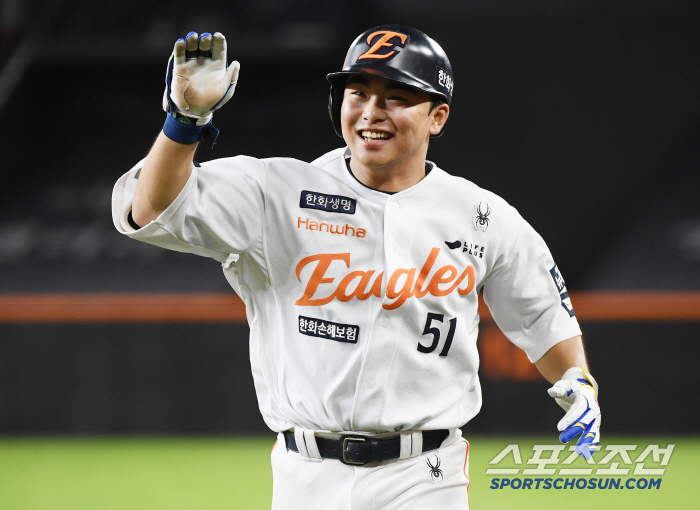 Moon Hyun-bin, the RBI sacrifice bunt that turned the game around