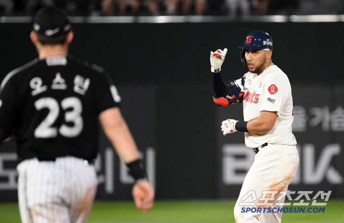  Reyes is chasing by 1 point