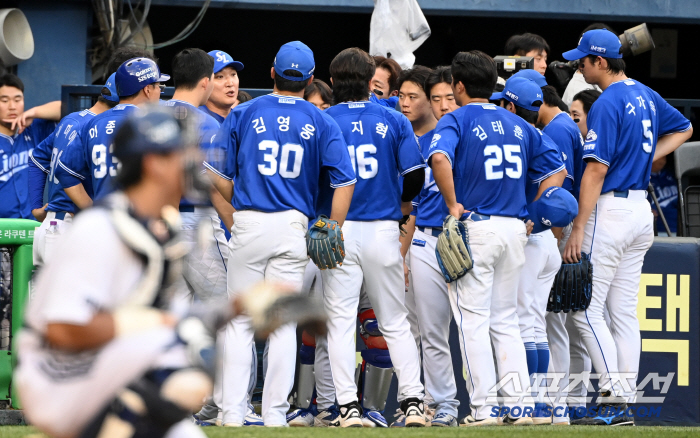  Samsung's emergency meeting ahead of the attack in the top of the 4th inning!