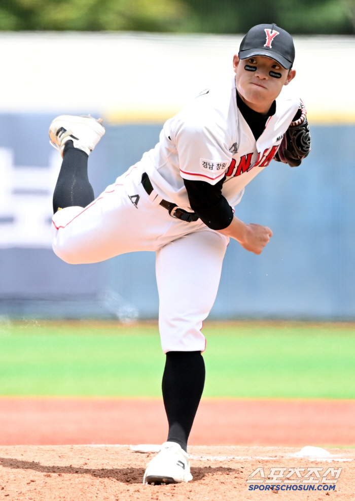  Starting pitcher Choi Yeon-soo of Masan Yongmago