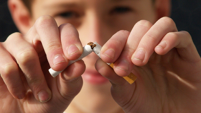 Reducing smoking reduces vision loss due to macular degeneration
