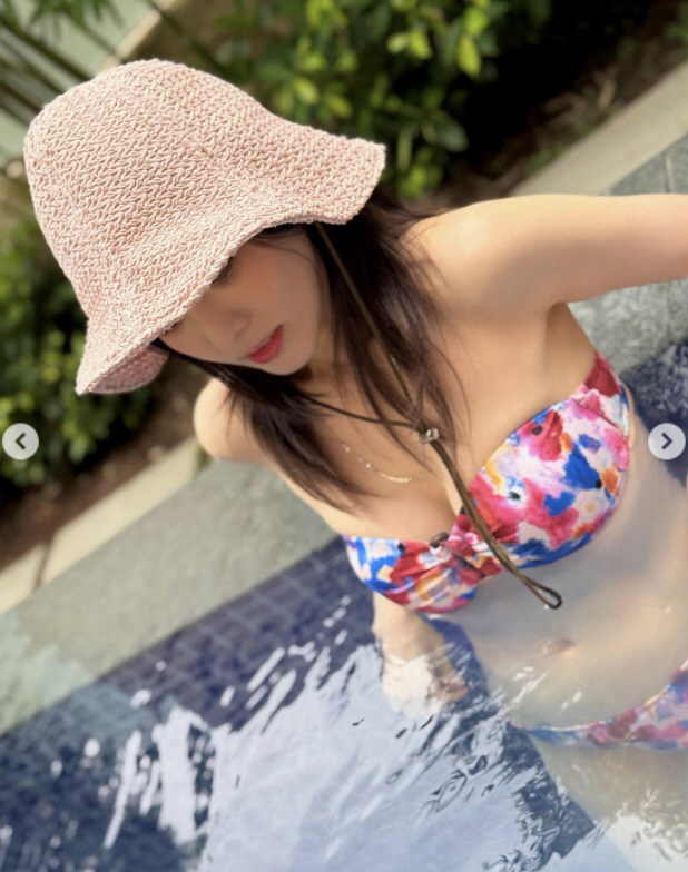 Sandara Park Releases 'Vikini Air Shot' in Philippines...The unexpected body of the news crew, So Hot