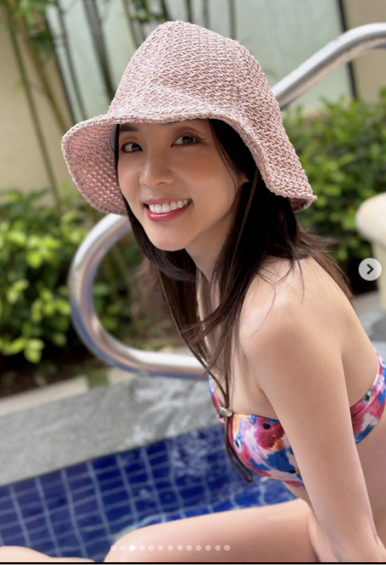 Sandara Park Releases 'Vikini Air Shot' in Philippines...The unexpected body of the news crew, So Hot