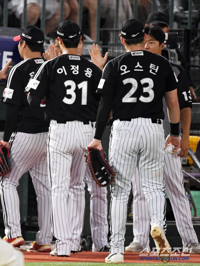 'Security is second in baseball. Yum Liang, who defeated Lotte Giants 3 to 2, had no outs and runners on the first and second bases in the bottom of the fifth inning, which was an important point.'