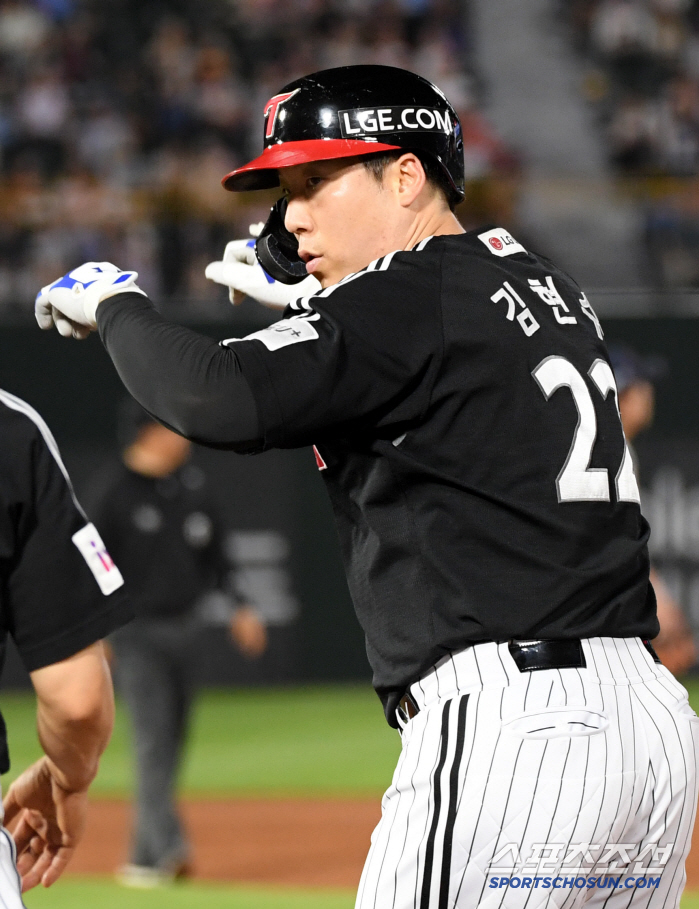 'Security is second in baseball. Yum Liang, who defeated Lotte Giants 3 to 2, had no outs and runners on the first and second bases in the bottom of the fifth inning, which was an important point.'