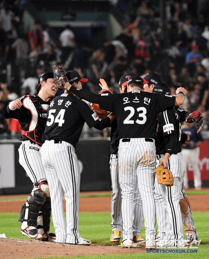 'Security is second in baseball. Yum Liang, who defeated Lotte Giants 3 to 2, had no outs and runners on the first and second bases in the bottom of the fifth inning, which was an important point.'