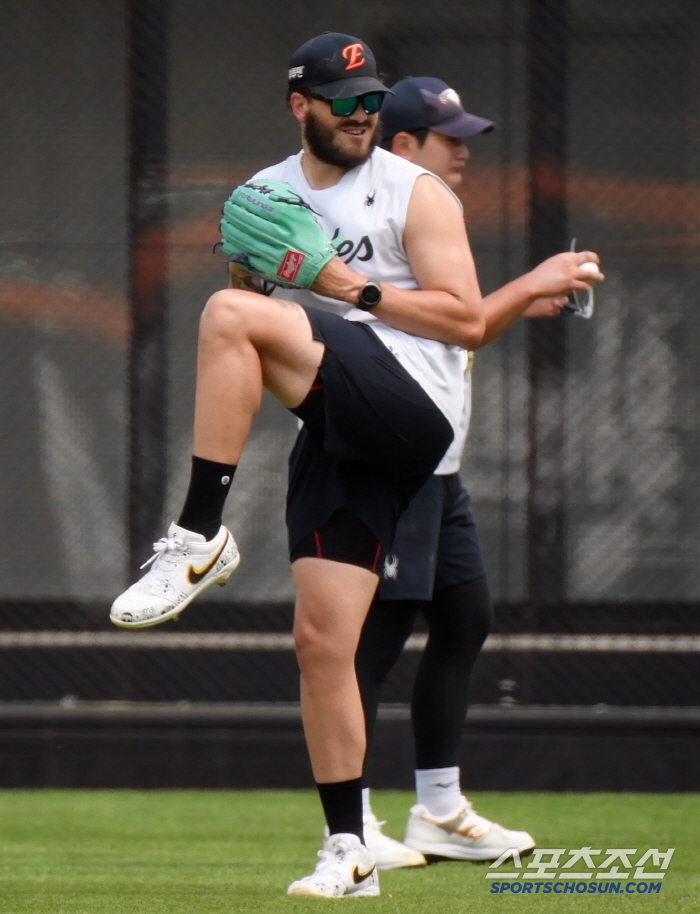 This hamstring was the source of power. Ponce revealed himself. As soon as I saw it, I was amazed